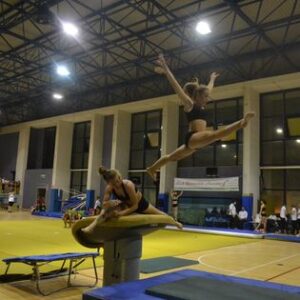Atlete salvano al volteggio